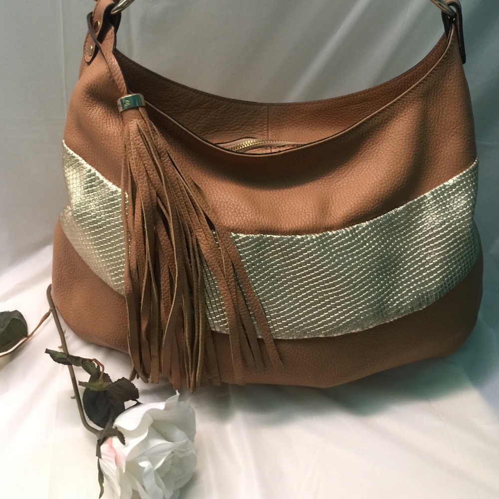 Innue pebble leather